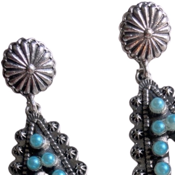 Boho Vintage Style Waterdrop Dangle
Pierced Earrings Silver and Blue New - Picture 6 of 11